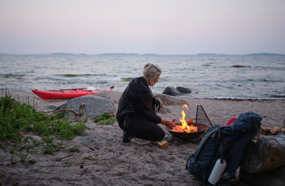 Elle Nikishova making a fire on the beach